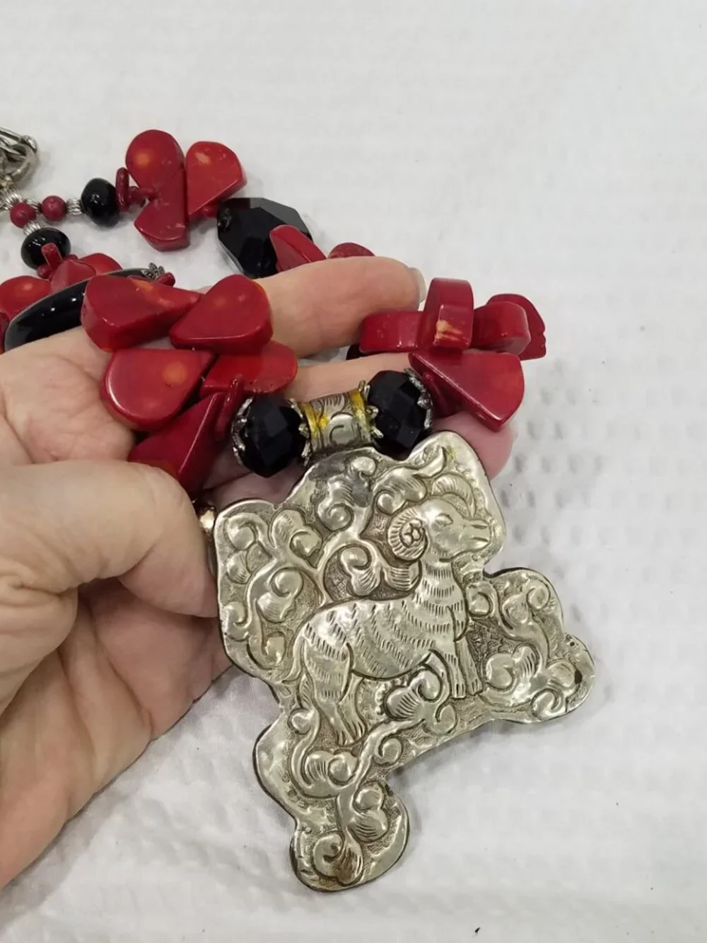 Tibetan Style Repoussé Frog Ram-back Pendant Necklace Red Coral Black Onyx Bead